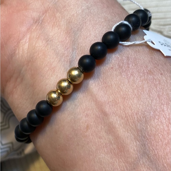 NWT JONAH GENIUN AGATE BLACK BEADS UNISEX BRACELET BRUSHED GOLD METAL CROSS - Picture 13 of 14